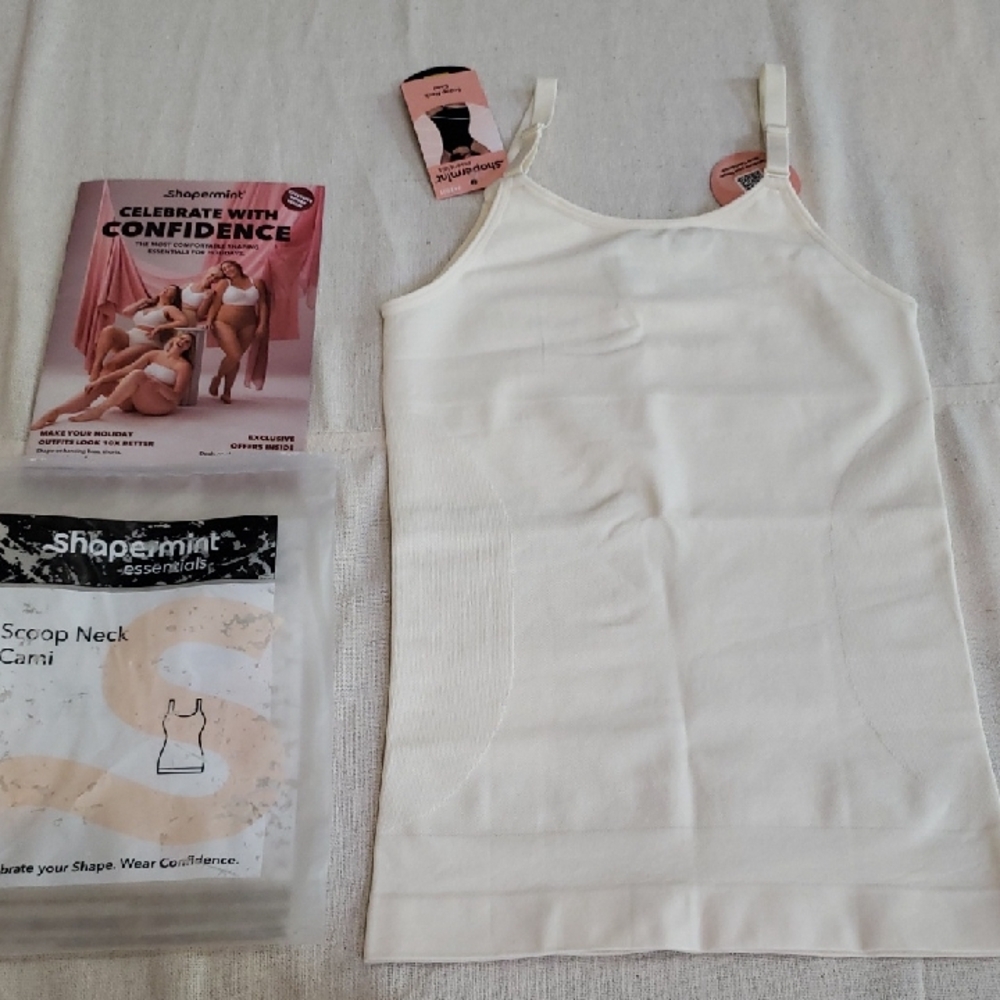 Shapermint White Scoop Neck Cami